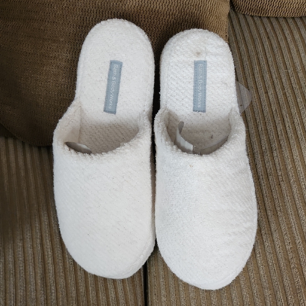 Bath & Body Works White Slippers